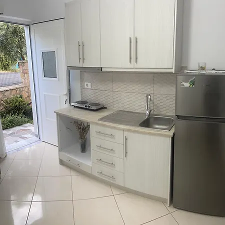 Shehu Pensión Ksamil