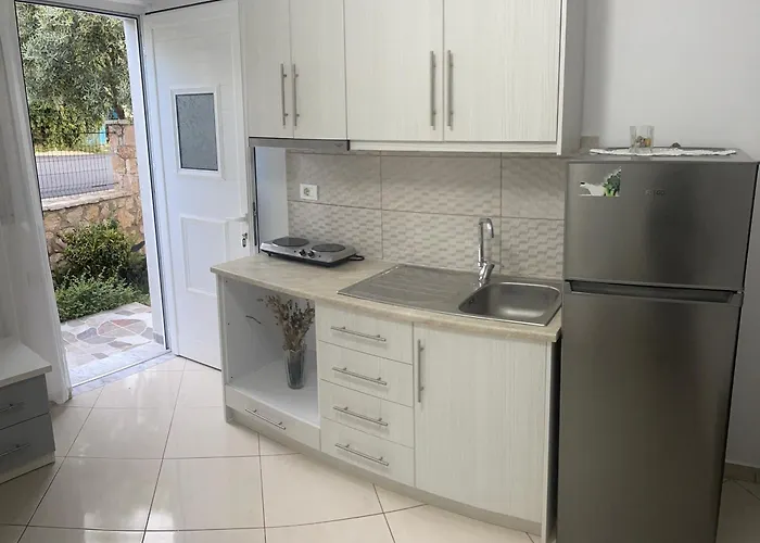 Shehu Gasthof Ksamil